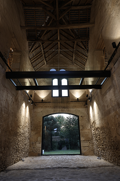 0 Ecurie Hall 1 Light